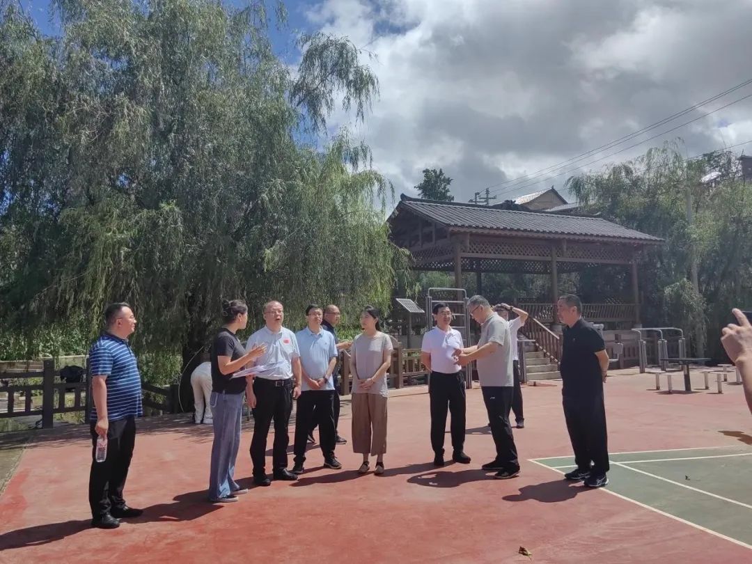 米兰·(milan)中国官方网站-2025春节海报丨祝中国体博会的广大朋友：蛇舞新春 祥瑞满门